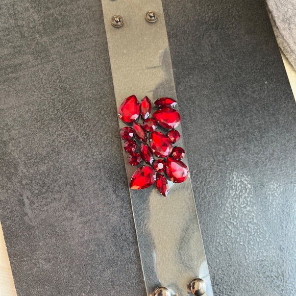 Cuff bracelet in faux red 'stones' and clear plastic. - Picture 8 of 15